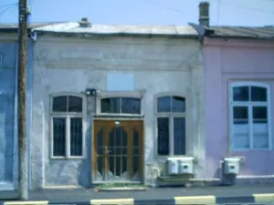 casa caramida zona ultracentrala str.stefan cel mare nr.9 tecuci jud.galati