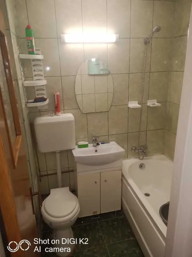 Vand apartament 2 camere - Imaginea 4