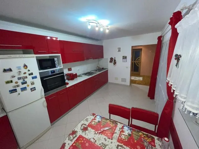 Vand casa ultracentral Radauti - Imaginea 5