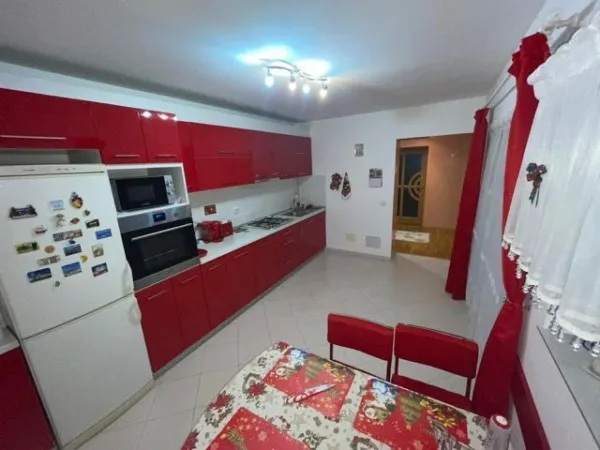 Vand casa ultracentral Radauti - Imaginea 5