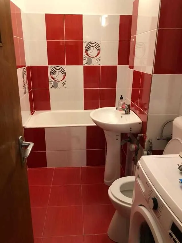 Propietar, inchiriez partament 3 camere in Tei. - Imaginea 2
