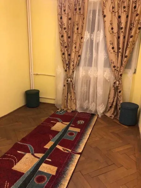 Propietar, inchiriez partament 3 camere in Tei. - Imaginea 3