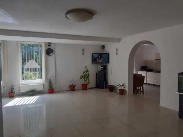 PARTICULAR, 150. 000 euro- VILA  individuala( NU DUPLEX) 5 CAMERE, curte 500mp - PRELUNGIREA GHENCEA - CARTIER LATIN - Imaginea 1