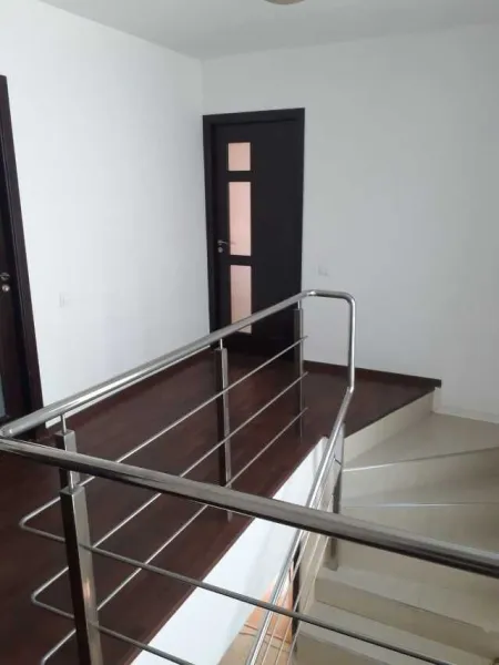 PARTICULAR, 150. 000 euro- VILA  individuala( NU DUPLEX) 5 CAMERE, curte 500mp - PRELUNGIREA GHENCEA - CARTIER LATIN - Imaginea 12
