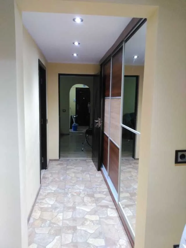 Vand apartament 3 cam, reforma totala ,  incalzire pardoseala , beci - Imaginea 5