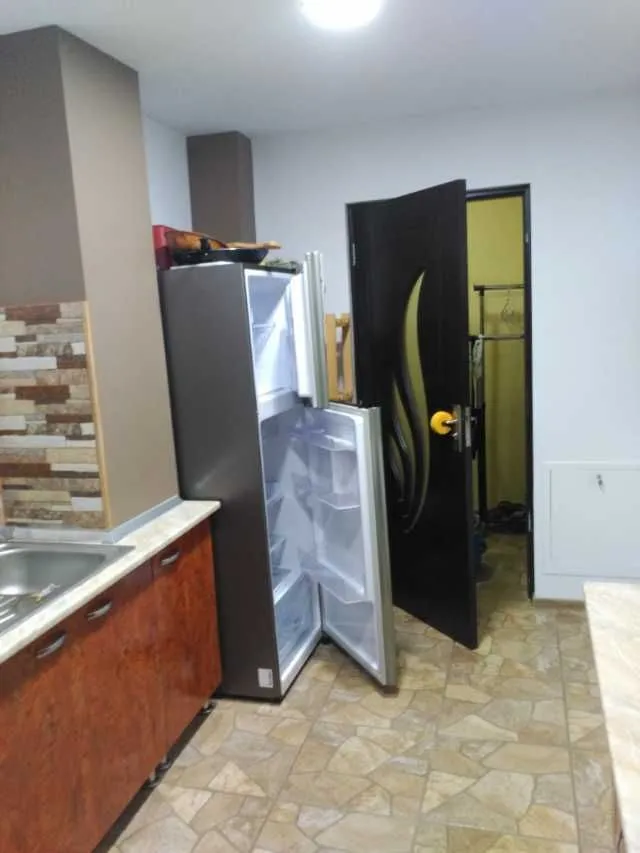 Vand apartament 3 cam, reforma totala ,  incalzire pardoseala , beci - Imaginea 6