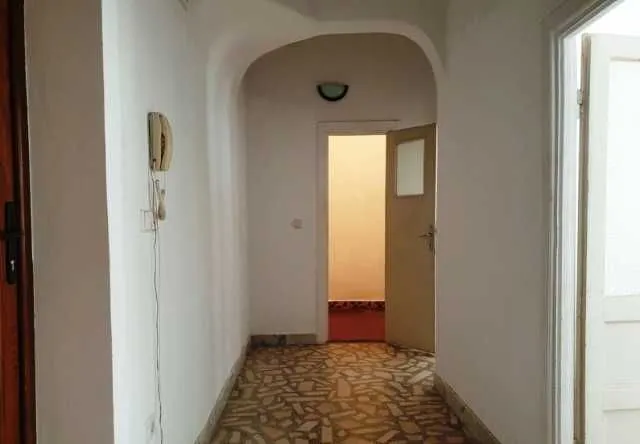 Dau in chirie 2 camere ultracentral Oradea - Imaginea 2