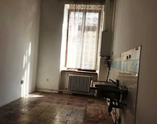 Dau in chirie 2 camere ultracentral Oradea - Imaginea 4