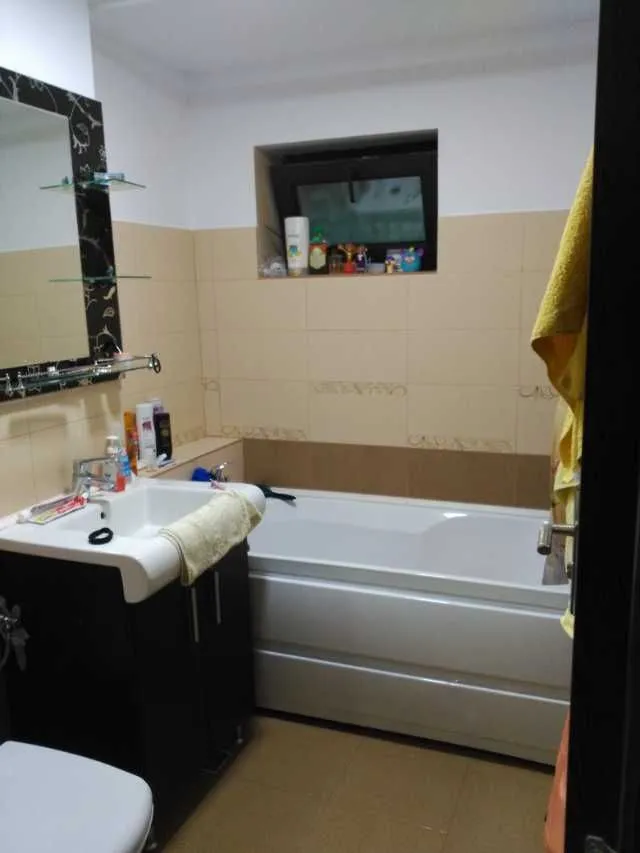Vand apartament 3 cam, reforma totala ,  incalzire pardoseala , beci - Imaginea 9