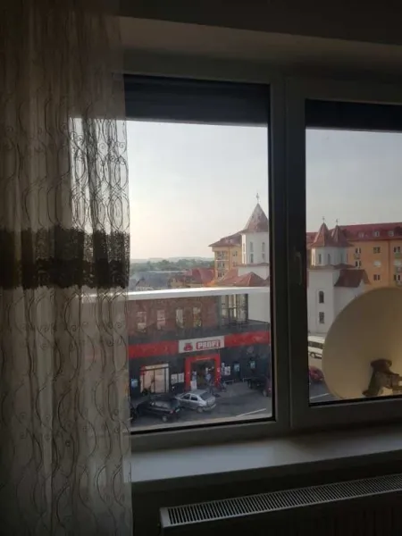 Vand apartament in Gaesti, zona zero, decomandat, 75 mp - Imaginea 1