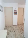 Vand apartament in Gaesti, zona zero, decomandat, 75 mp - Miniatura 2