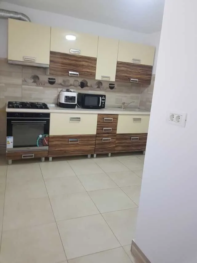Vand apartament in Gaesti, zona zero, decomandat, 75 mp - Imaginea 4