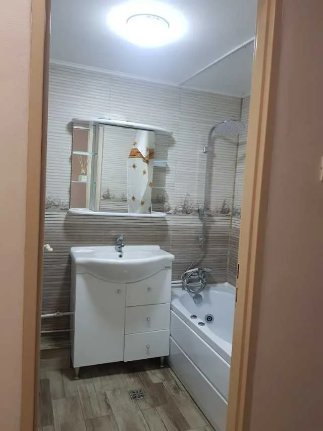 Vand apartament in Gaesti, zona zero, decomandat, 75 mp - Imaginea 5