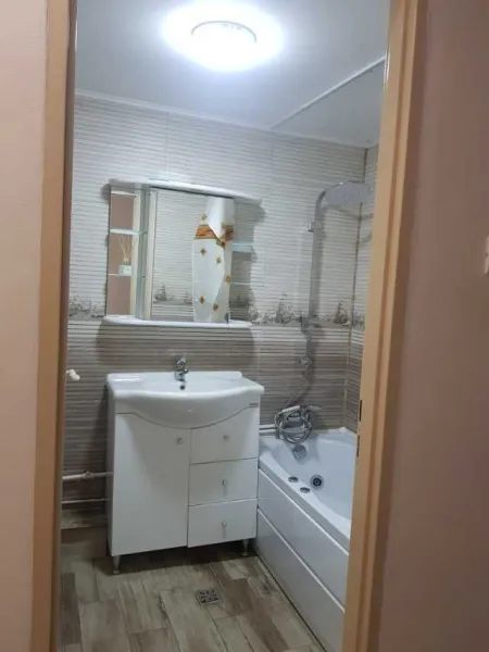 Vand apartament in Gaesti, zona zero, decomandat, 75 mp - Imaginea 5