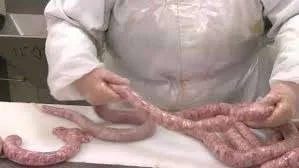 Cautam macelari si preparatori mezeluri. 
