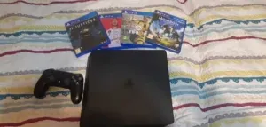 Ps4 slim 1Tb + 4 jocuri