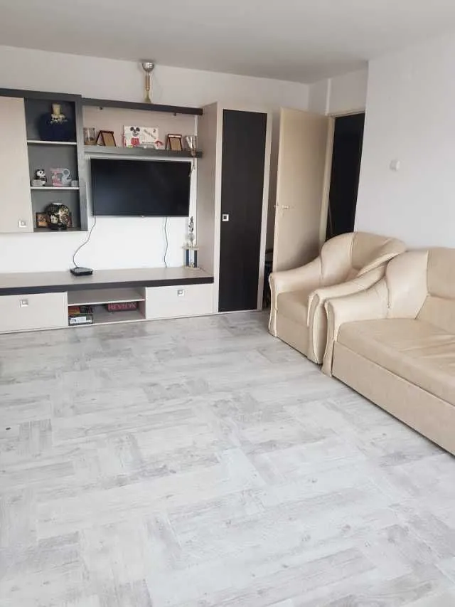Vand apartament in Gaesti, zona zero, decomandat, 75 mp - Imaginea 7