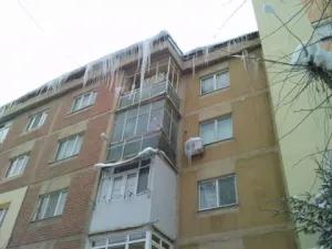  Deszapezire turturi de gheata