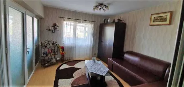Vand apartament 2 camere, 76mp, decomandat - Imaginea 3