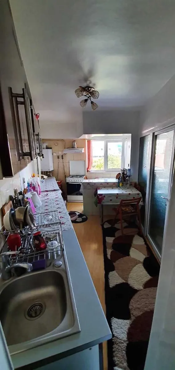 Vand apartament 2 camere, 76mp, decomandat - Imaginea 5