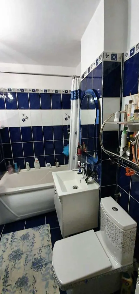 Vand apartament 2 camere, 76mp, decomandat - Imaginea 6
