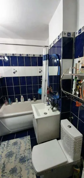 Vand apartament 2 camere, 76mp, decomandat - Imaginea 6