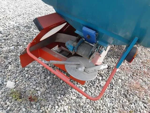 DISTRIBUITOR DE INGRASEMINTE 2000 LITRI - Imaginea 4