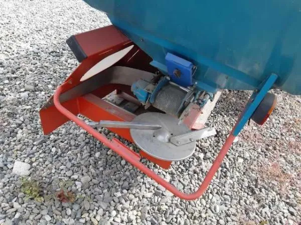 DISTRIBUITOR DE INGRASEMINTE 2000 LITRI - Imaginea 4