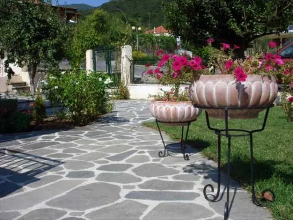 ardezie curte sibiu - Imaginea 1