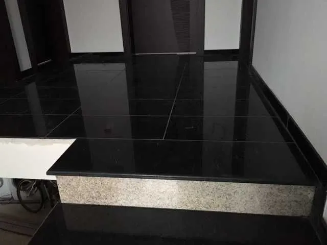 Placaj granit Black Galaxy 61cm X30. 5cm X1cm finisaj lucios - Imaginea 2