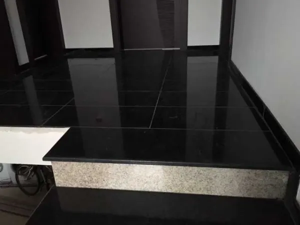 Placaj granit Black Galaxy 61cm X30. 5cm X1cm finisaj lucios - Imaginea 2