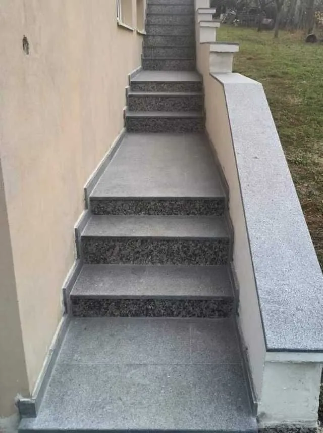 trepte granit exterior Sibiu - Imaginea 1