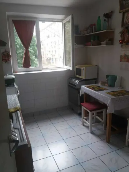 ap 3 camere cf3 etaj 1/ 4 str Crizantemelor  sector 5 Cash - Imaginea 1