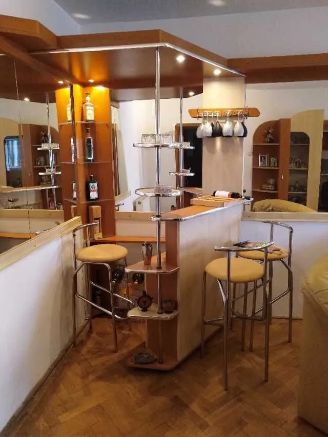 Particular. vand apartament 4 camere decomandat - Imaginea 2