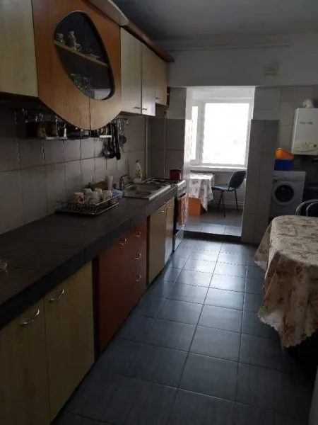 Particular. vand apartament 4 camere decomandat - Imaginea 4