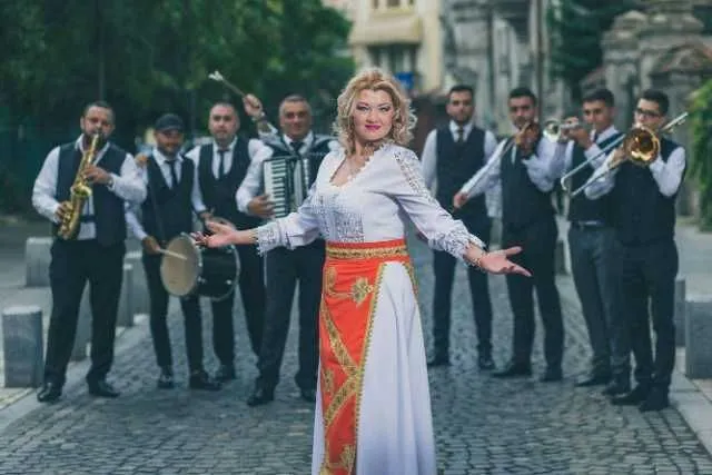 Muzica Pentru Nunta Ta 2021- 2022 - Formatia Simona Tone - Imaginea 2