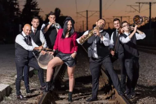 Muzica Pentru Nunta Ta 2021- 2022 - Formatia Simona Tone - Imaginea 9