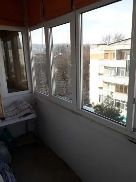Oferim spre vanzare un apartament cochet si comod cu 2 camere - Imaginea 10