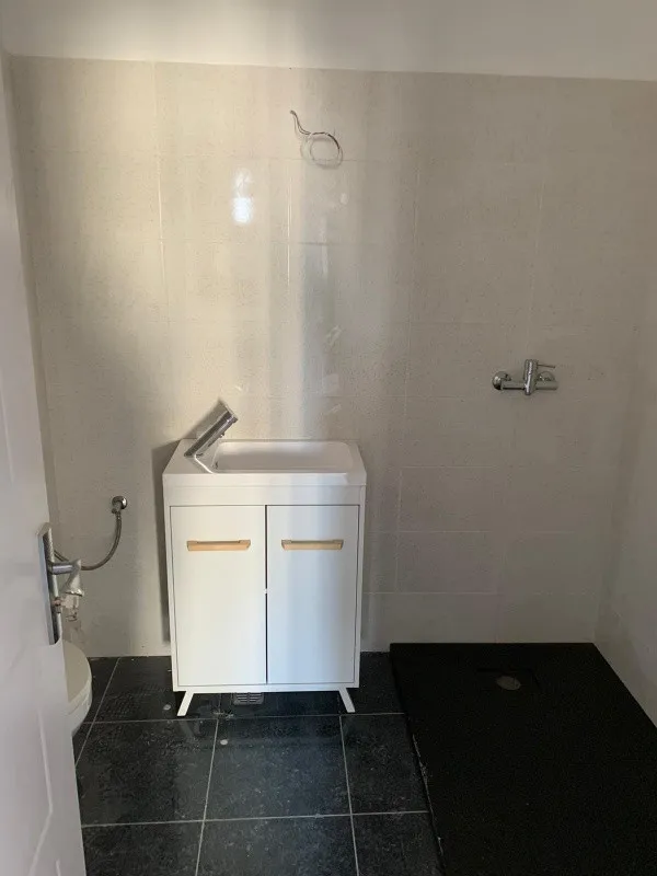 Garsoniera de vanzare, etaj p/ 7, parter inalt, 32mp, 27500EUR cash. - Imaginea 2