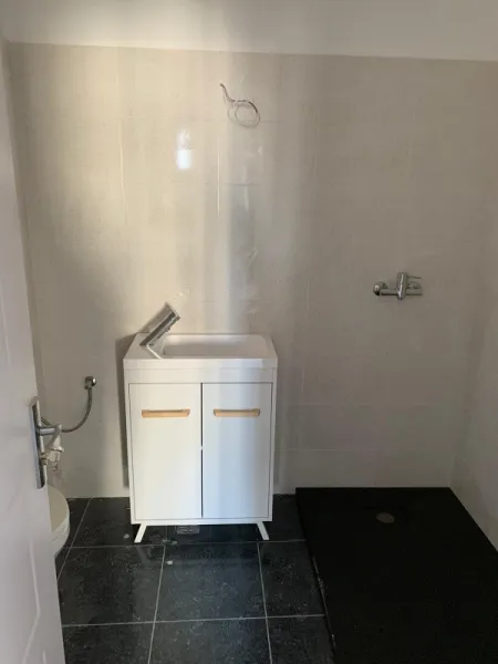Garsoniera de vanzare, etaj p/ 7, parter inalt, 32mp, 27500EUR cash. - Imaginea 2