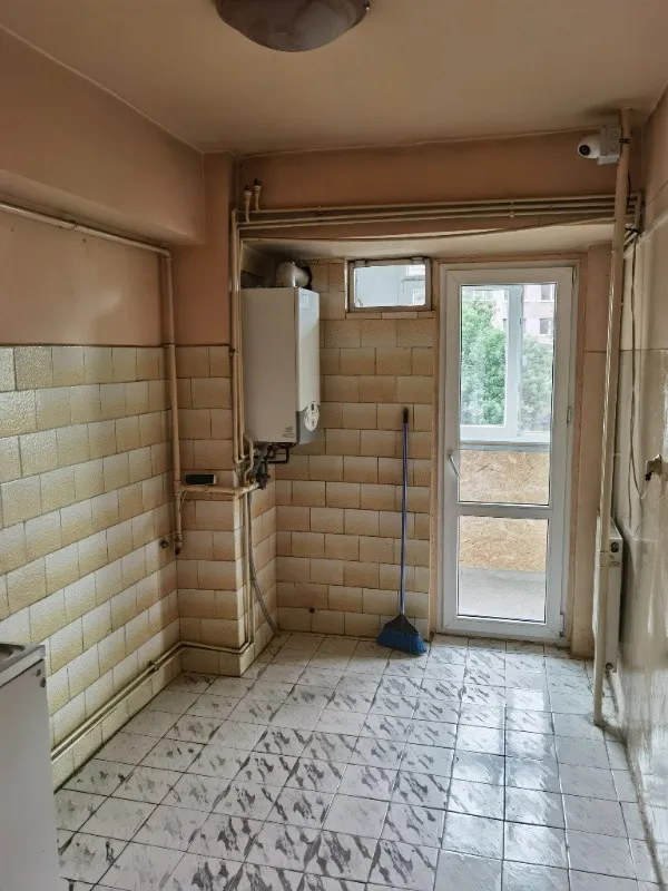 vand apartament 3 camere decomandat 85mp suprafata totala, balcon 16mp - Imaginea 3