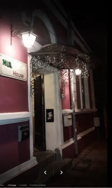 Proprietar inchiriez vila P+ M Sala Palatului nemobilata Pret 2250 euro - Imaginea 1