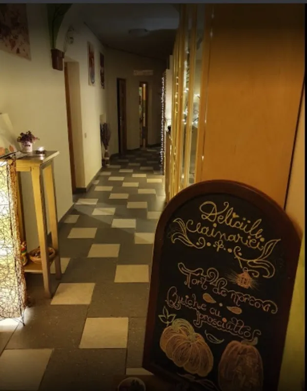 Proprietar inchiriez vila P+ M Sala Palatului nemobilata Pret 2250 euro - Imaginea 5