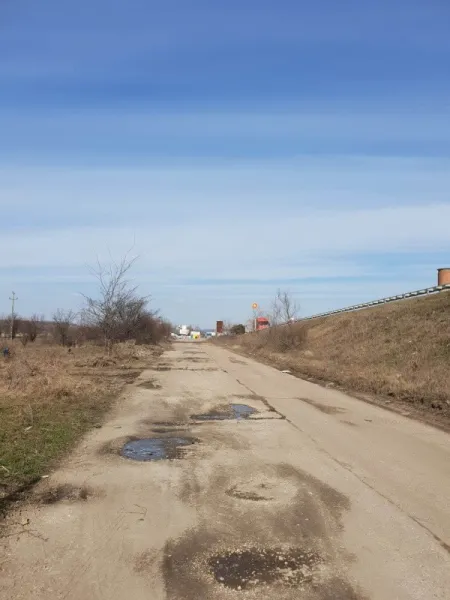 Teren Intravilan stradal DE 70 Isalnita, langa pensiune - Imaginea 4