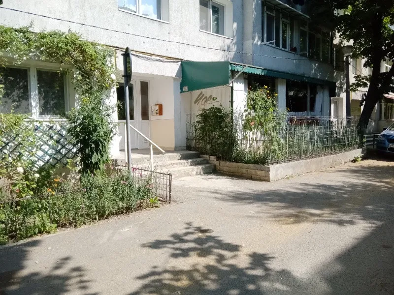 Vand apartament 2 camere decomandate , parter - Imaginea 1