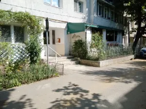Vand apartament 2 camere decomandate , parter