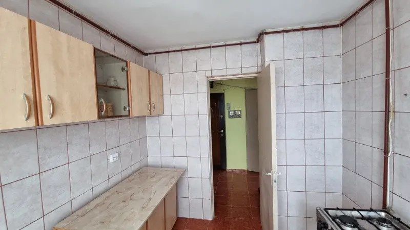 Vand apartament 3 camere, Fetesti- Gara, zona centrala. - Imaginea 8