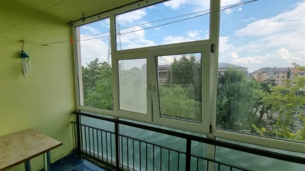 Vand apartament 3 camere, Fetesti- Gara, zona centrala. - Imaginea 9