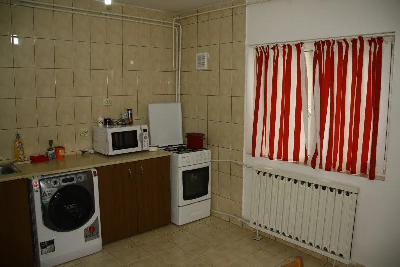 De inchiriat apartament 4 camere Eroii Revolutiei Sura Mare Bucuresti - Imaginea 4