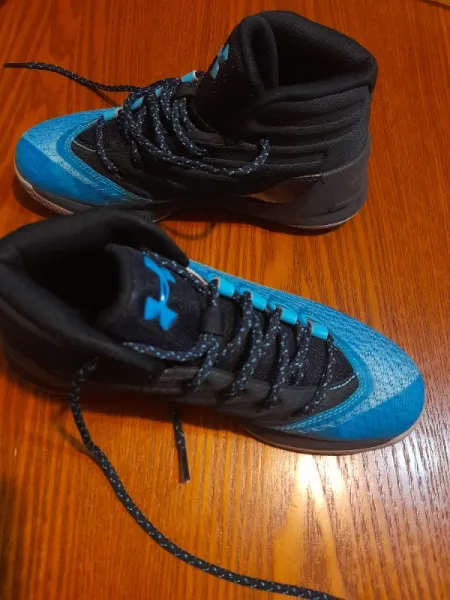 Vand adidasi marca UnderArmour aproape noi - Imaginea 2